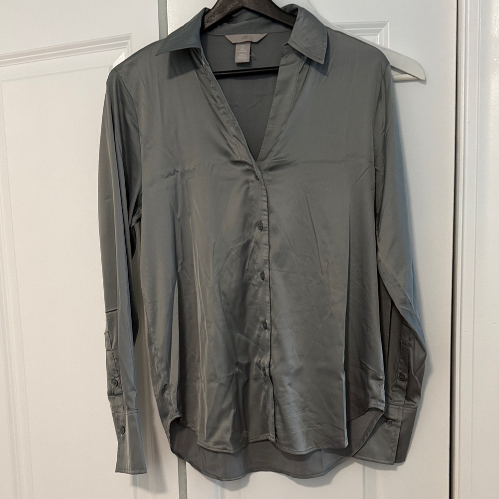H&M women’s  Satin Button-Front Dress Shirt - Gray